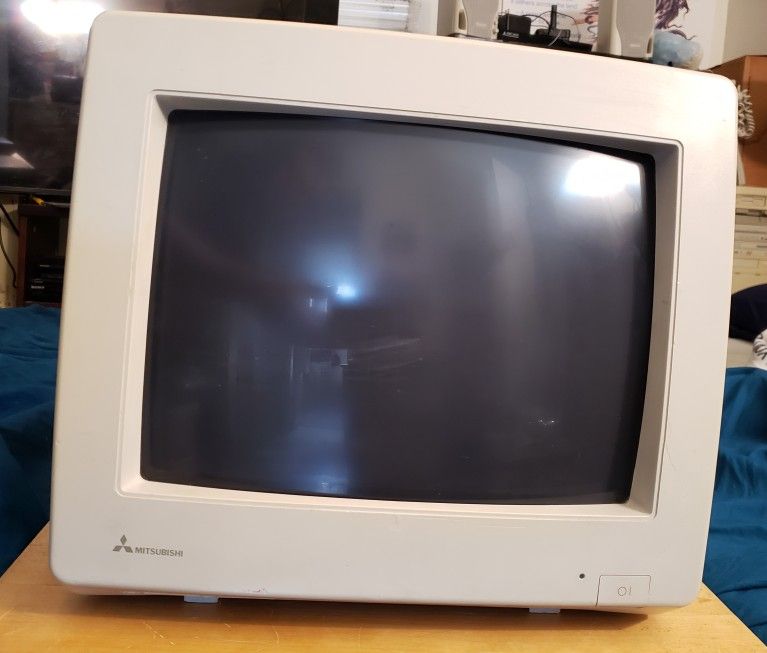 Digital/analog Multisync CRT Monitor. Mitsubishi Amu-1371a