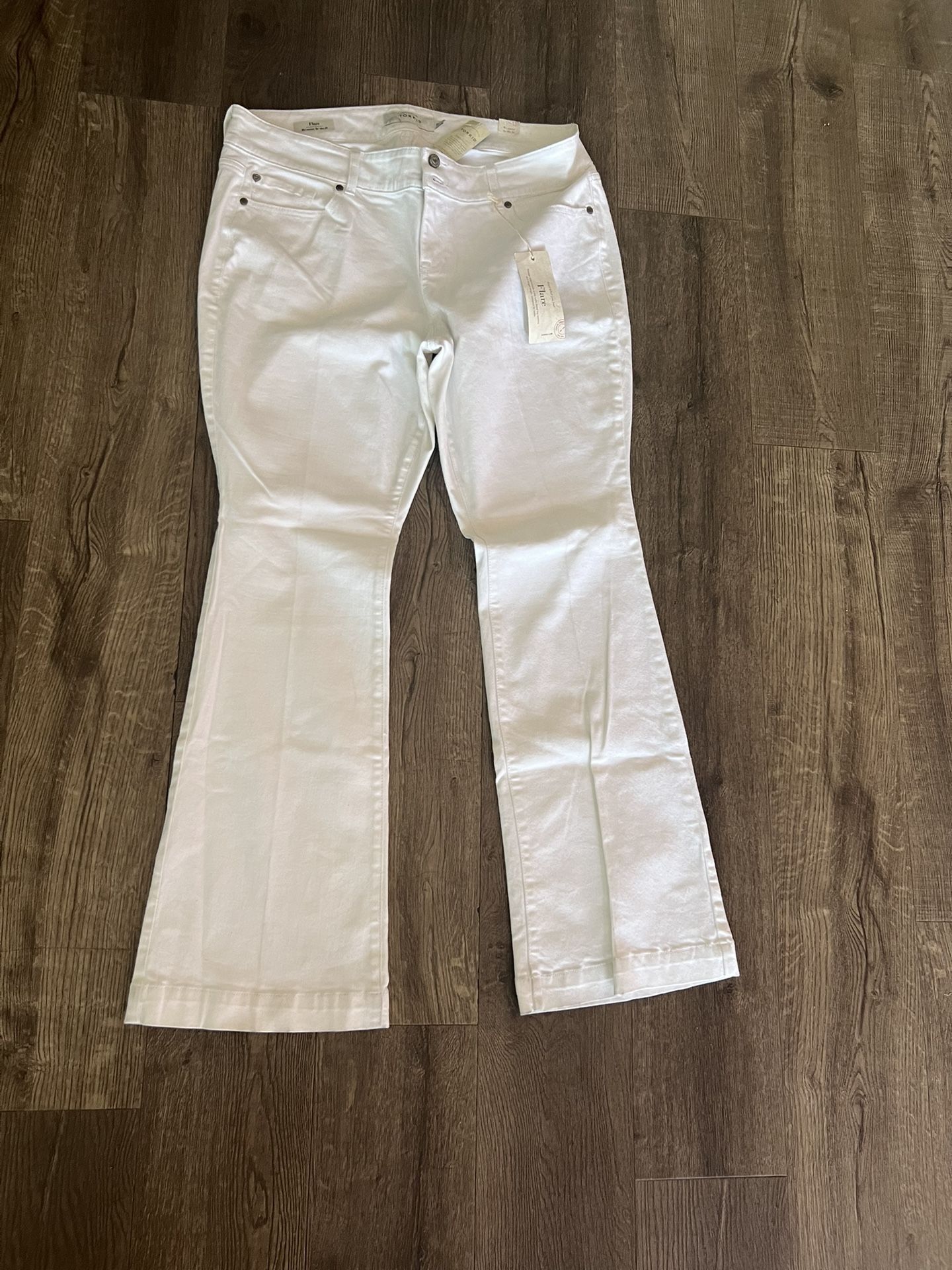 New!! Torrid Flare White Women's Jeans. Size 18