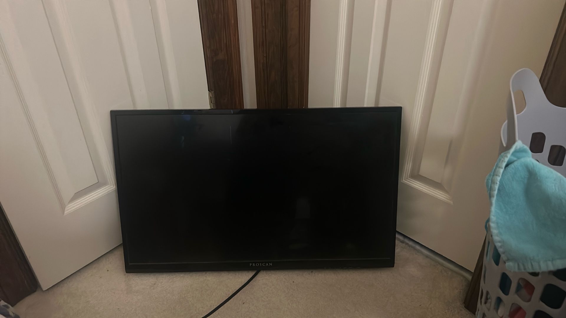 PROSCAN 32-Inch LED HDTV without Stand - Used (Remote)