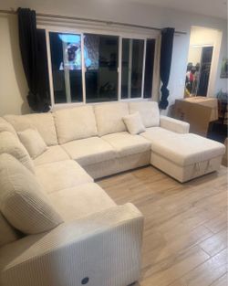 SECTIONAL SOFA W PULL OUT BED / USB/ STORAGE