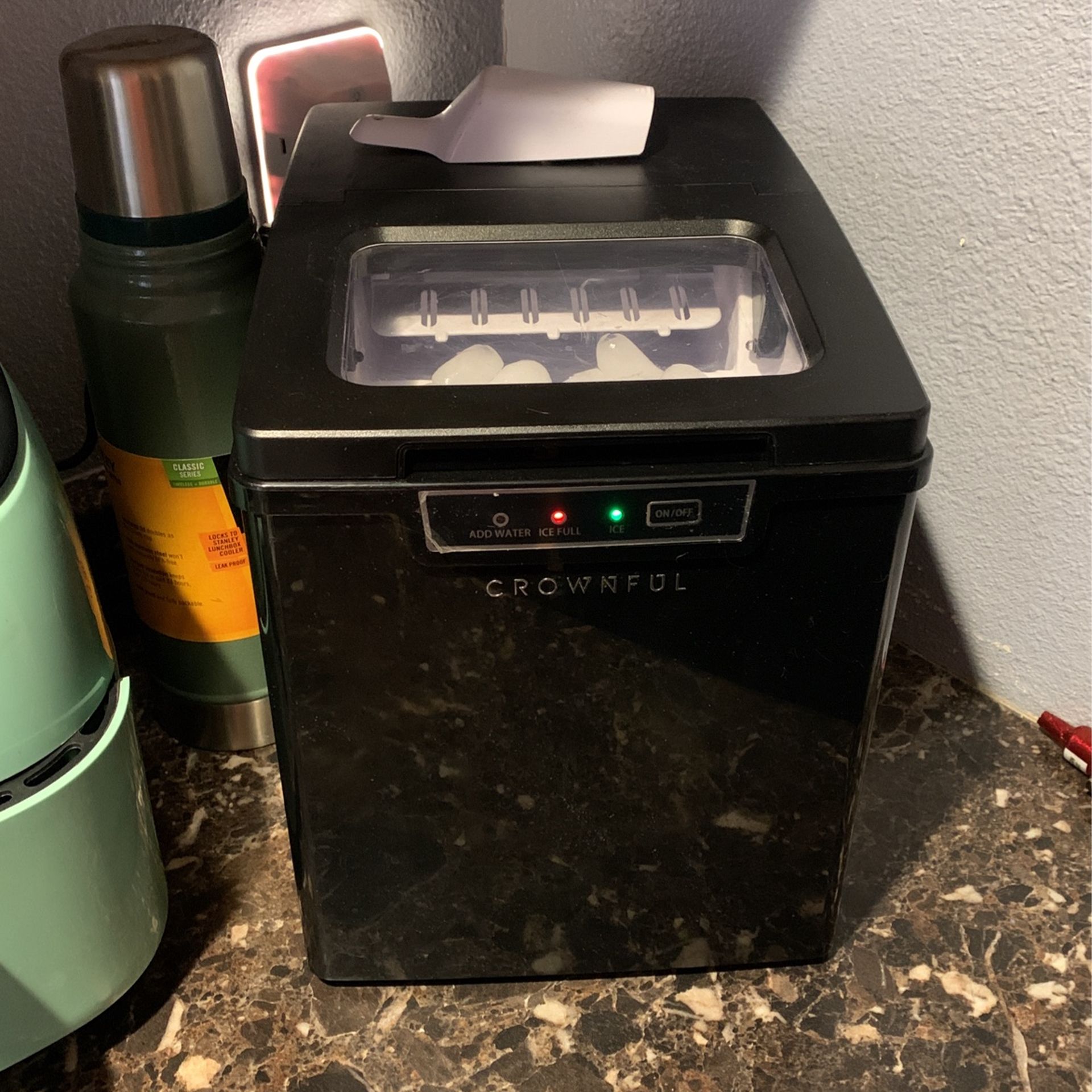 Crownful Ice Maker for Sale in Hesperia, CA OfferUp