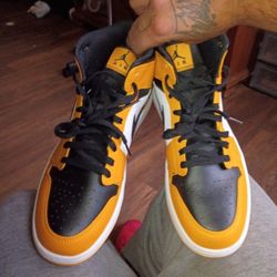 Jordan Mens Size 12 Like New 