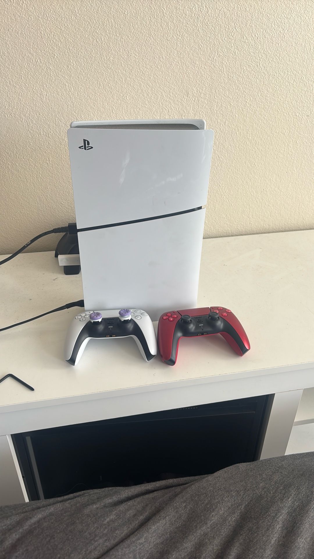 Ps5 Slim Digital, 3 Controllers