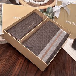MICHAEL KORS  Logo Notebook and Pencil Case Gift Set Brown