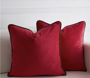 NEW. Beautiful Velvet  pillow covers. 2 pack. 18”X18”. Color: Red and green. Inserts not included.