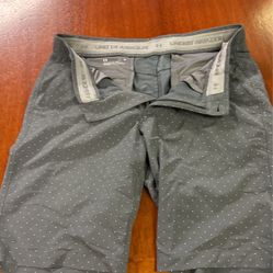 Men’s Under Armor Shorts 34 