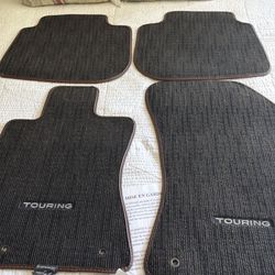 2017 Subaru Outback carpeted floor mats