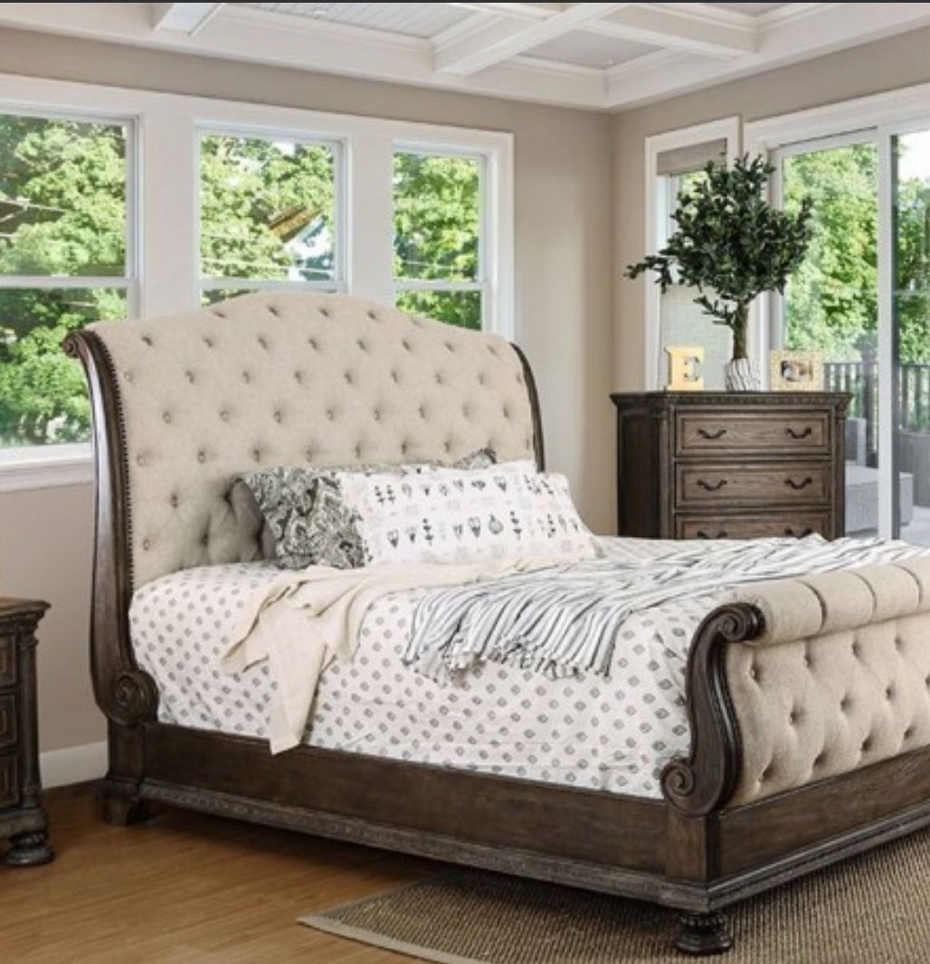 Elegant Rustic Bedroom Furniture - 4pc Queen Bed Dresser Mirror Nightstand