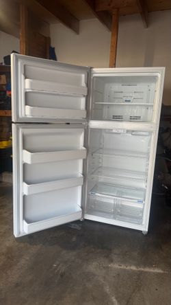 🔥 Frigidaire Refrigerator – Like New – $150 OBO 🔥