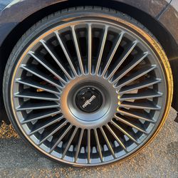 225/30Zr20 Rotiform wheels 20” wheels