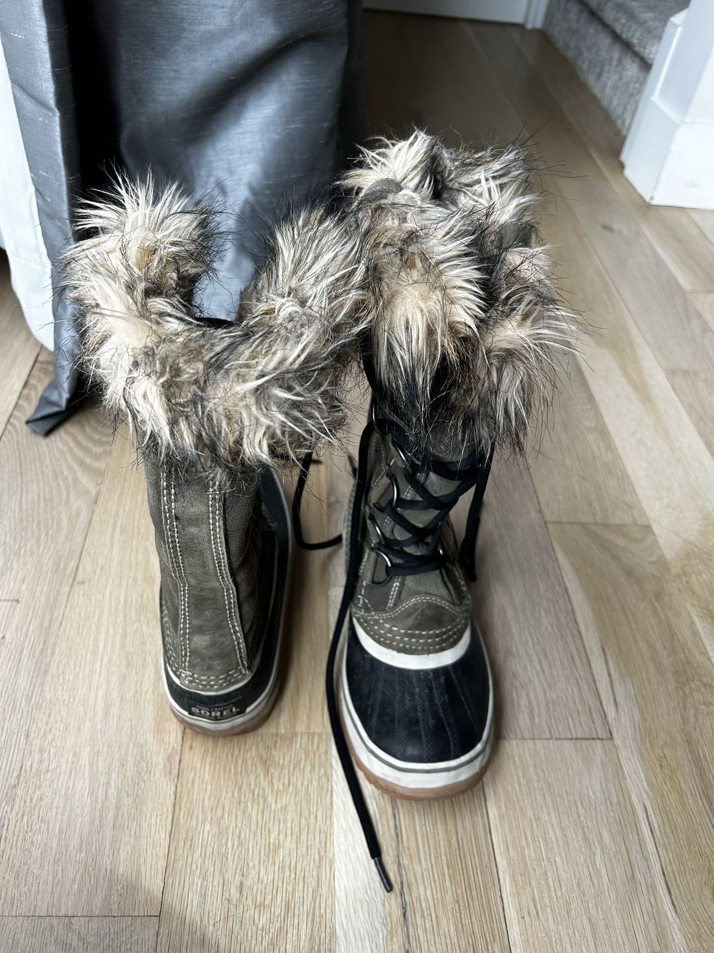 Green Sorel Winter Boots