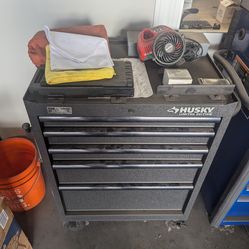 Husky tool box textured