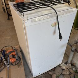 mini fridge 