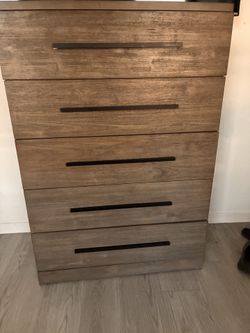 Modern 5 Drawer Dresser