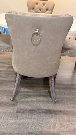 Round White Dining Table with 4 Tufted Upholstered Chairs