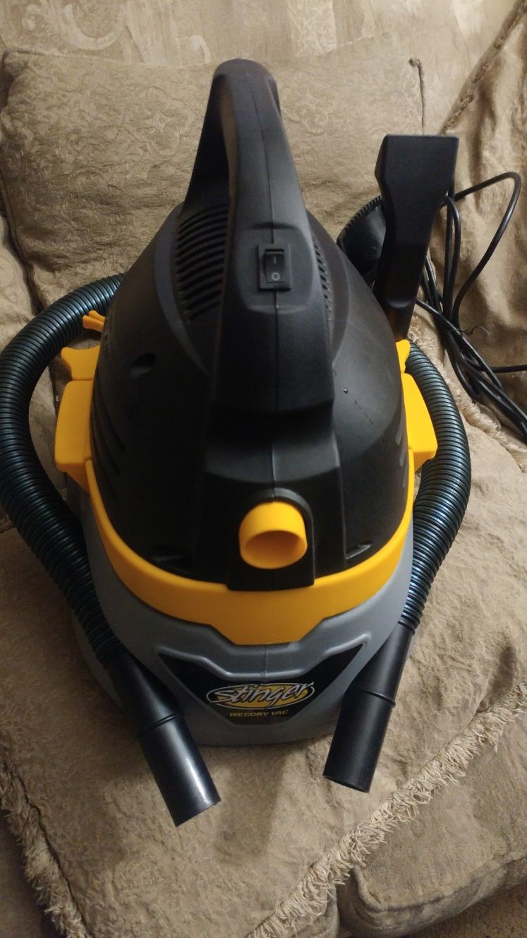 Stinger Wet/Dry Vac 2.5 Gal