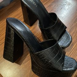 GUESS Black Croc Platform Heels – Size 8 Like New! 
