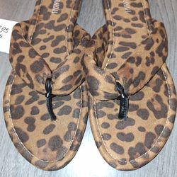 Women's Size 8.5 leopard print thong-style slippers or flip flops