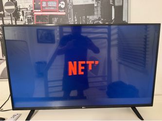 LG Smart Tv  Made in 2021 Like New $200 Size 43”