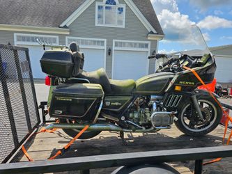 1982 Honda Gold Wing Interstate Touring Motorcycle (parts or repair)