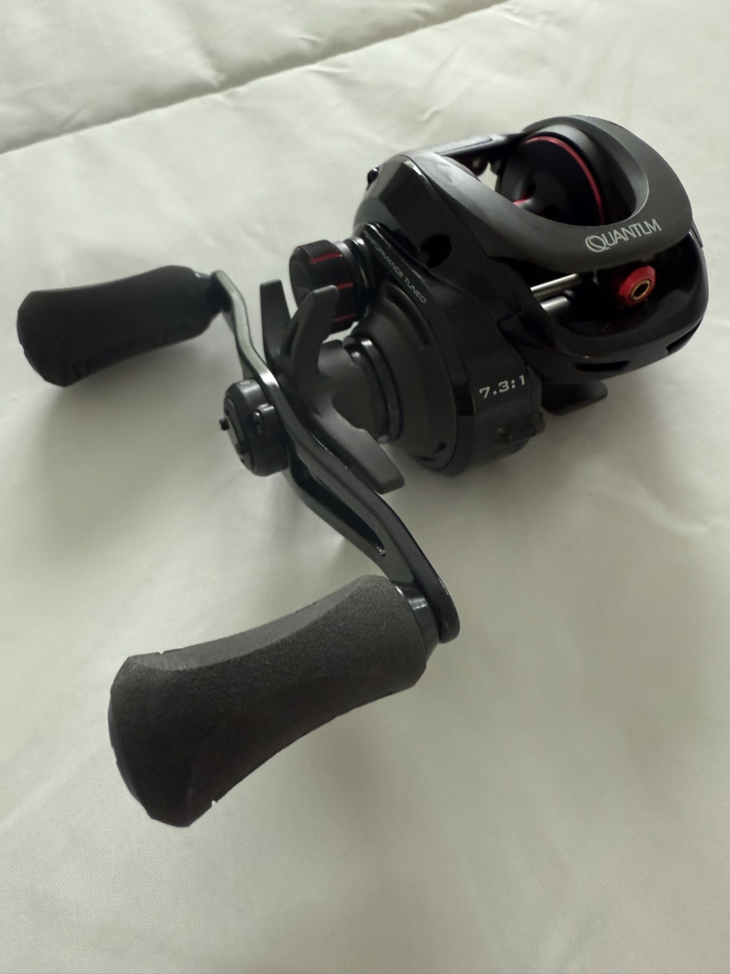 NEW Quantum Smoke S3 Baitcasting Fishing Reel