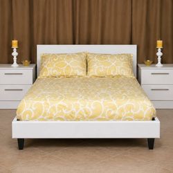 QUEEN SIZE BED AND TWO NIGHTSTANDS ( MATTRESS NOT INCLUDED) 🆕️ 