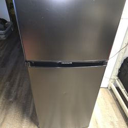 Frigidaire 4.5 cu ft refrigerator