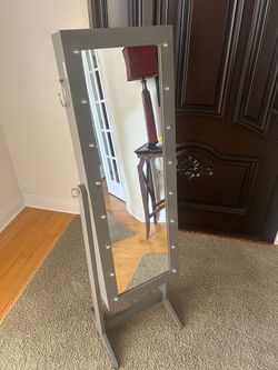 Grey Jewerly mirror
