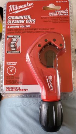 Brand new Milwaukee 1 in. Constant Swing Copper Tubing Cutter (Model 48-22-4259) is a plumbing hand tool designed to cut copper tubing up to 1 inch in