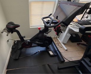 LIKE NEW PELETON PLUS BIKE 4 SALE $800 OBO YOU MUST PICK UP