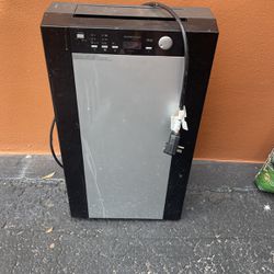 Portable Air Conditioner With 4 Inch Ducting Included Works Great. Come Test It Before You Buy It.