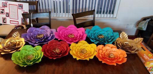 Paper flowers and paper roses. Flores de papel