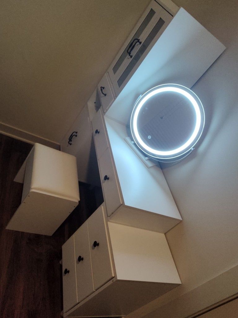 White Vanity Set with Lighted Mirror