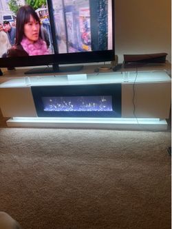 Tv / fireplace