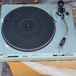 Technic SL-B303 Turntable Record Player