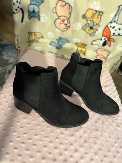 Women’s Black Suede Ankle Boots SIZE 6