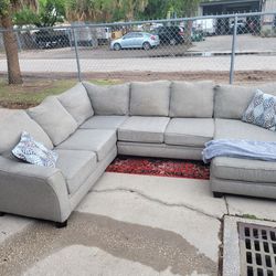 Like New Kevin Charles Sectional! Delivery Available 