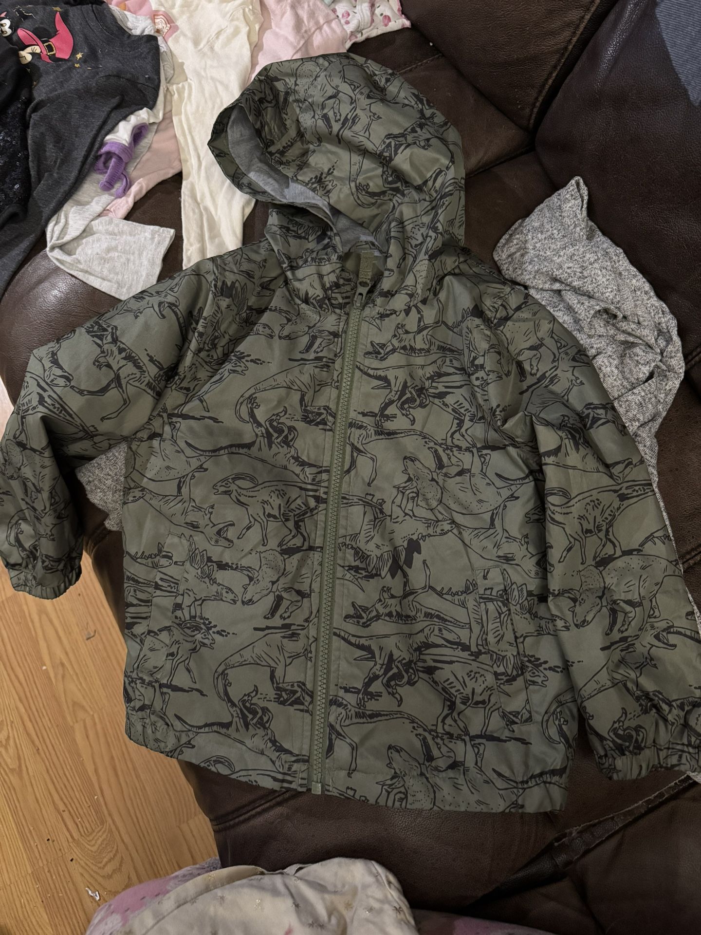Carter’s Raincoat Classic & Unique Size 4T