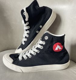 Black High top women’s sneaker