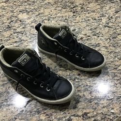 Boy’s Shoes Size 6