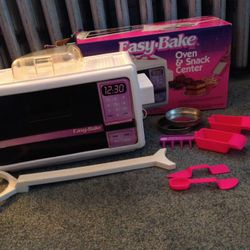 Easy-Bake Oven & Snack Center