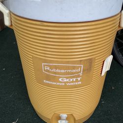 Rubbermaid Cooler 