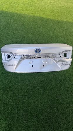 Toyota Corolla LE Hybrid Trunk