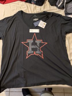 Astros t-shirt 2 men’s shirts 3xl. 2 women’s shirts 3xl