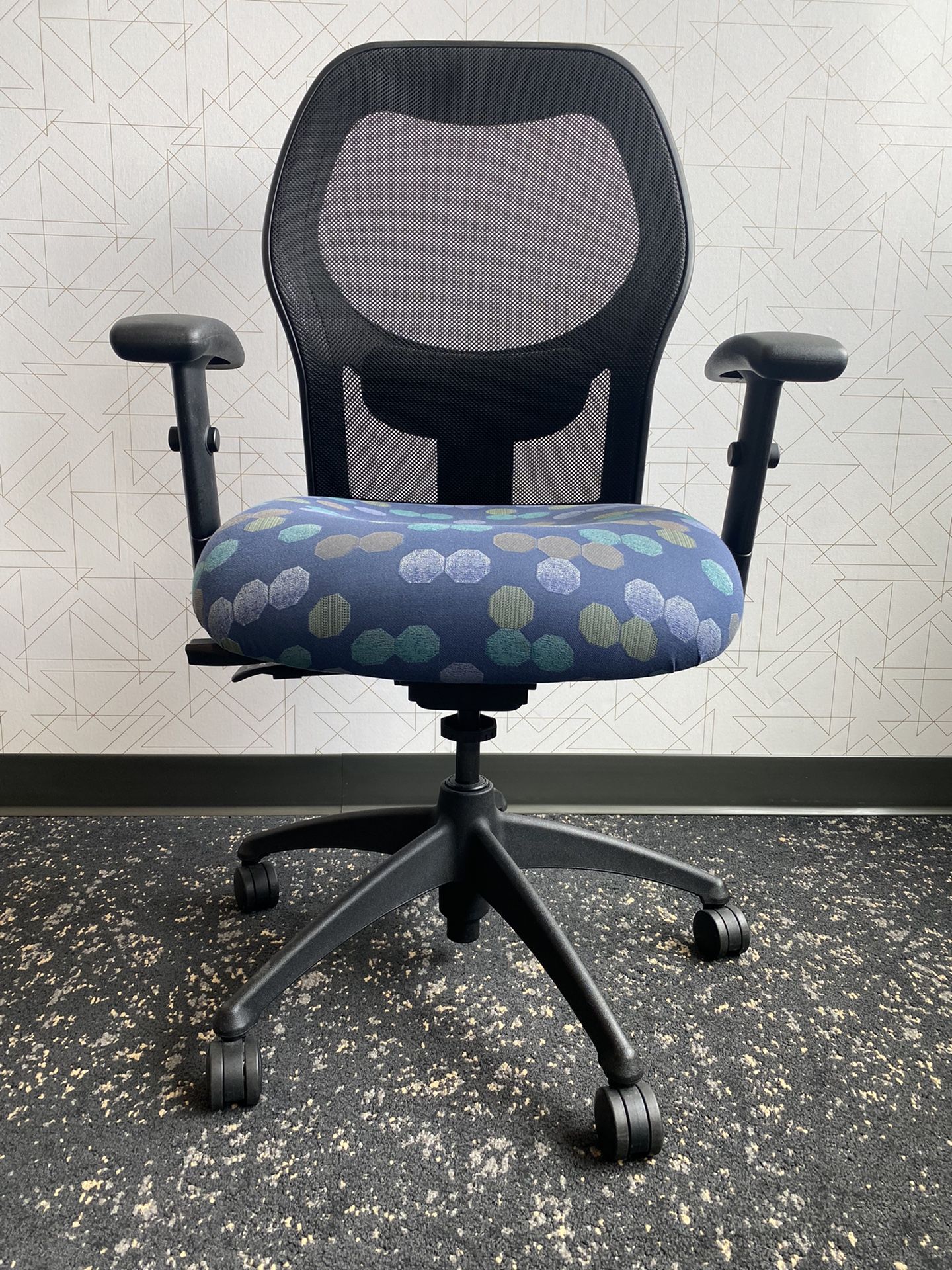 Multi Functions Fully Adjustable Model Ergonomic Office Chair