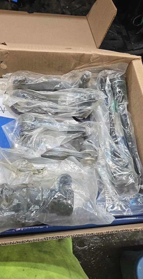 99-06 Chevy 4x4 Front End Parts