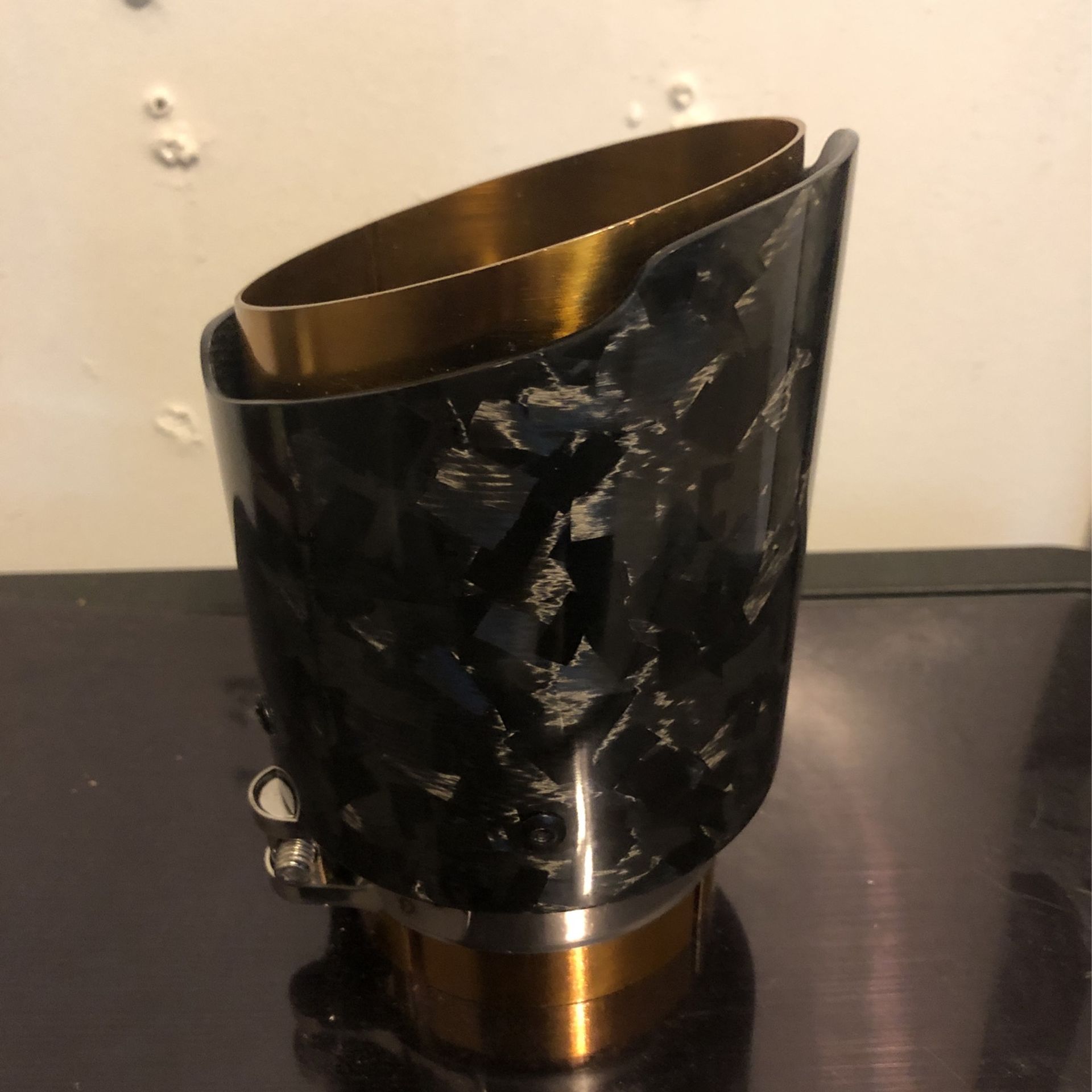 Universal exhaust tip straight pipe fitting