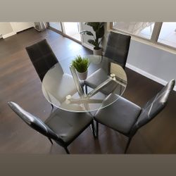Four Seat Dinning Table 