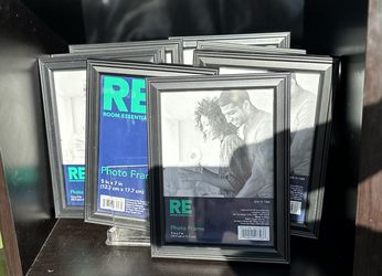 5 X 7 Room essentials Photo Frame HALF OFF!!