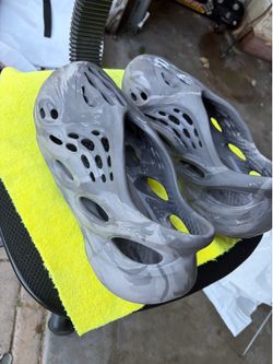 Yeezy foam runner size 10